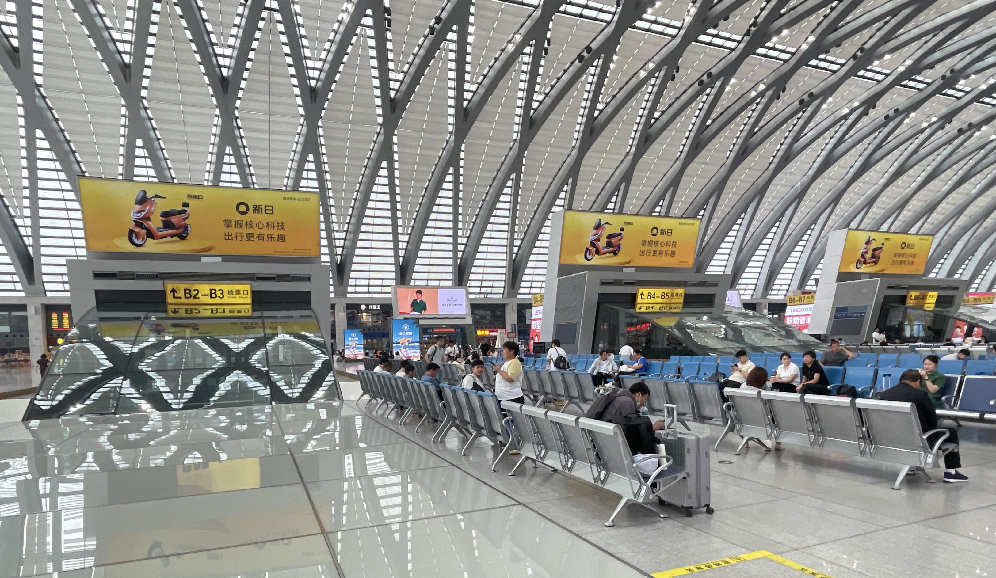 Tianjin Си Станция Реклама-Набор световых ящиков в вестибюле ожидания