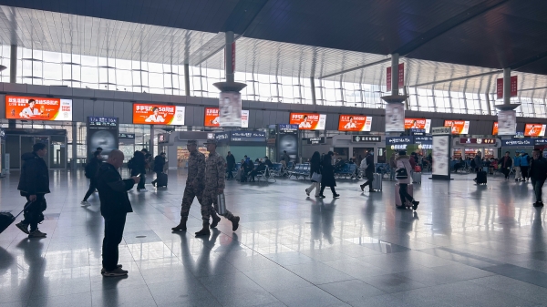 天津站广告-候车厅东侧灯箱套装