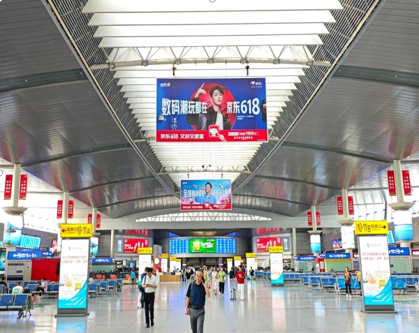 Tianjin Station Advertising-Flag hanging lightbox in waiting hall