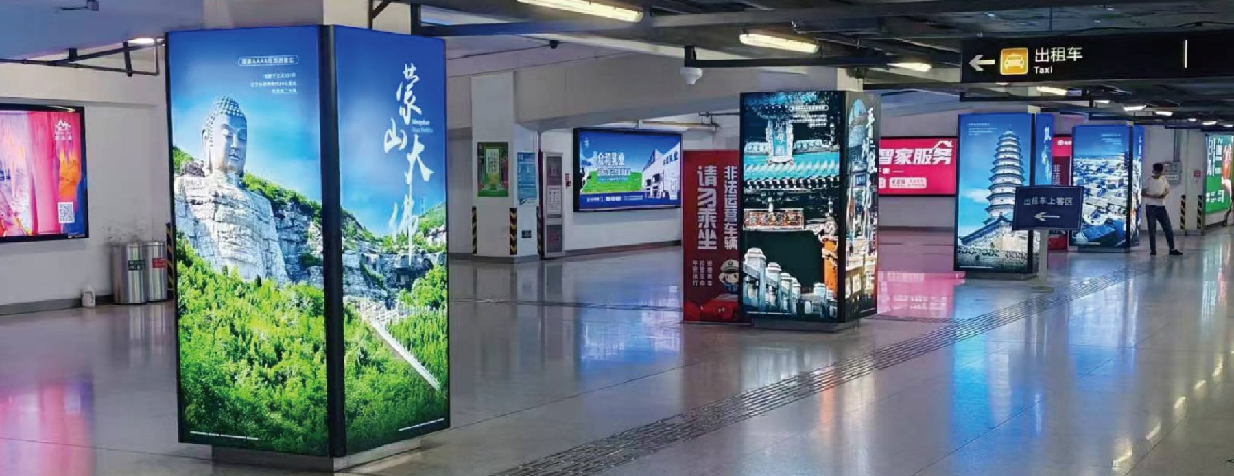 太原南站广告-出租车等候区方柱灯箱套装