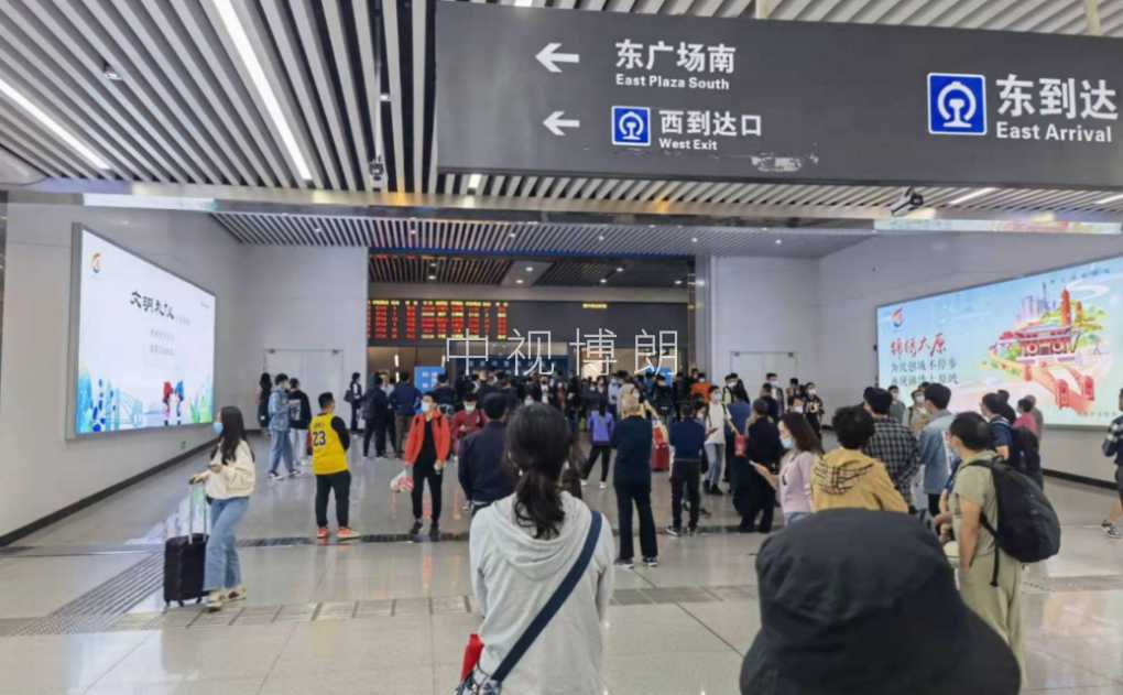 太原南站广告-东出站大厅口墙体灯箱