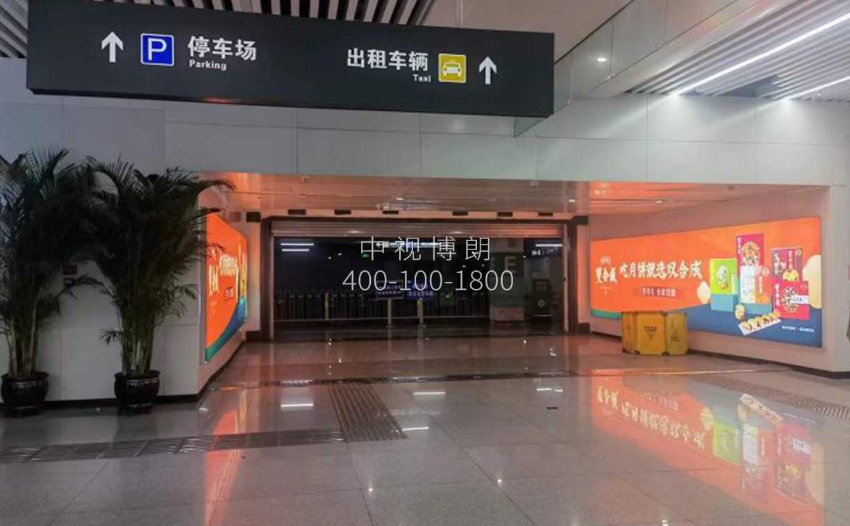 太原南站广告-东出站大厅南通道墙体灯箱