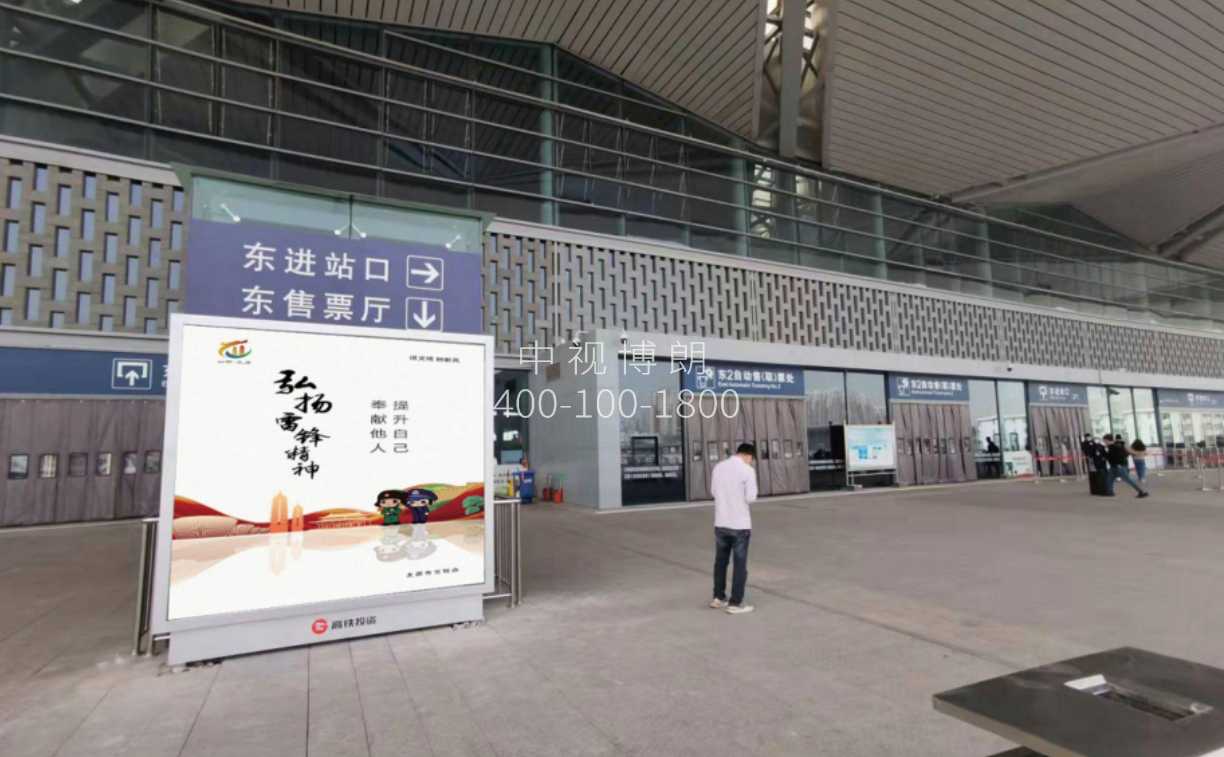 太原南站广告-东广场二层落客区灯箱2