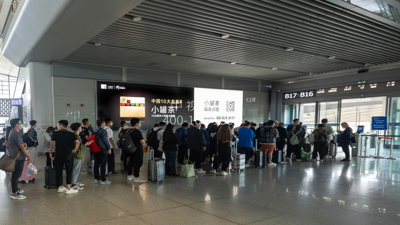 太原南站广告-检票口灯箱套装