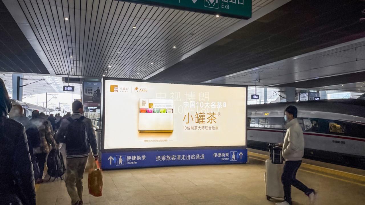 太原南站广告-站台层落地灯箱套装