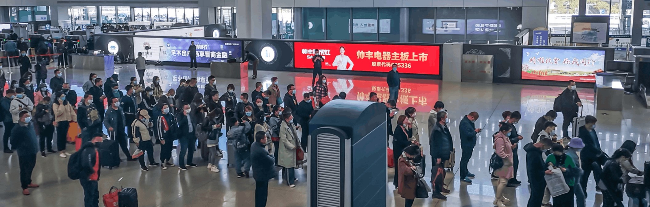 高铁广告-东进站大厅落地灯箱