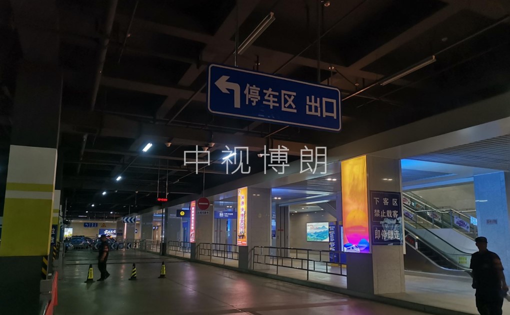 威海站广告-行车通道柱体灯箱套装