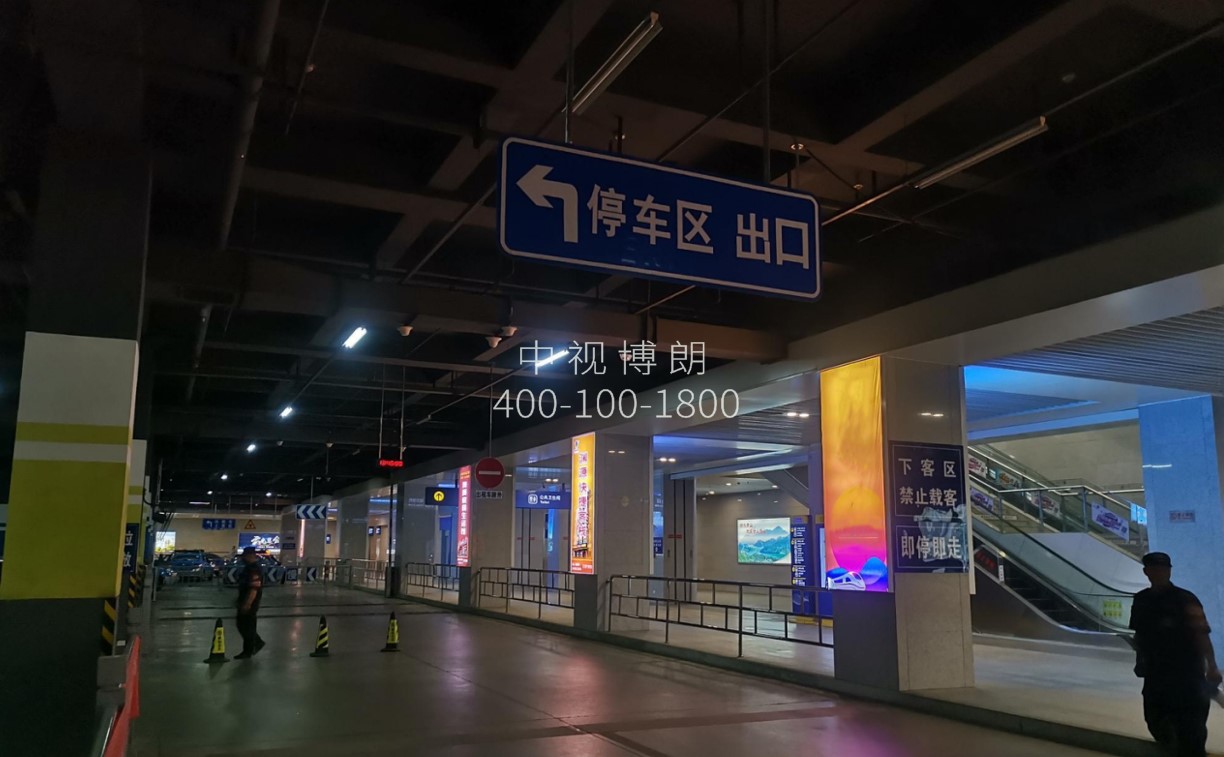 威海站广告-行车通道柱体灯箱套装