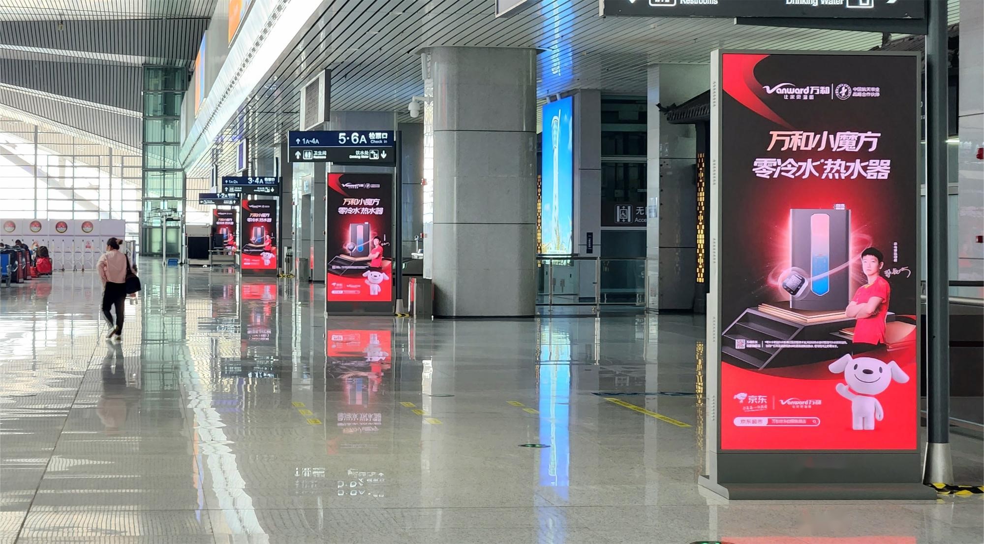 潍坊北站广告-候车室独立刷屏套装
