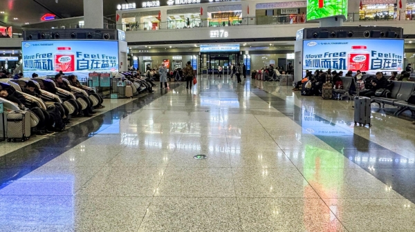 Urumqi Станция Реклама-Экраны с огромным экраном в зале ожидания