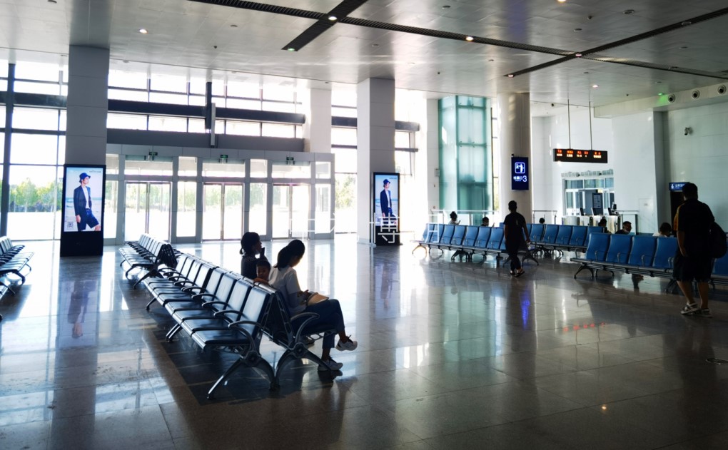 Weinan North Station-Independent screen brushing set for waiting room