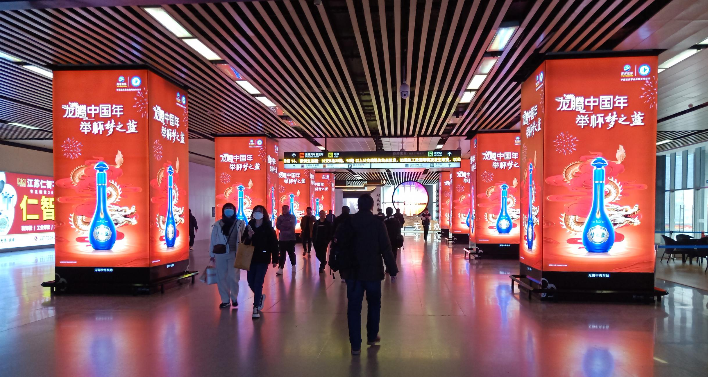 无锡站广告-出站北广场闸机口包柱灯箱