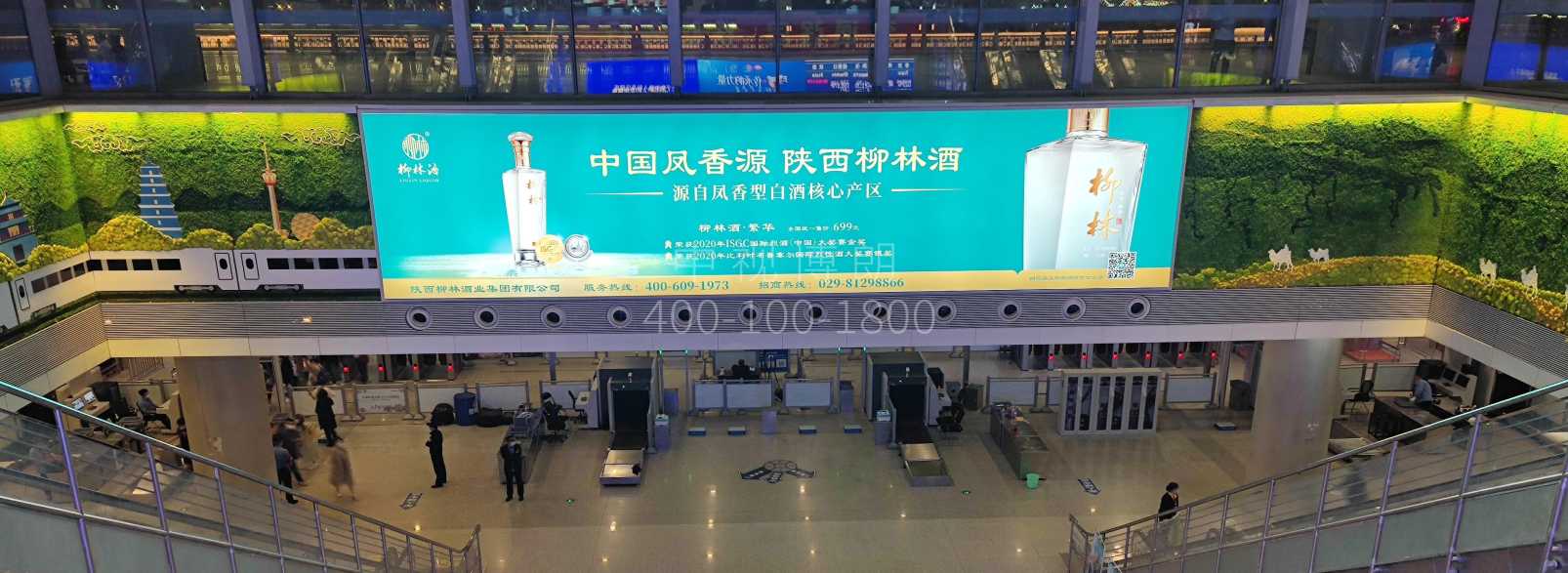 西安北站广告-进站口扶梯井灯箱