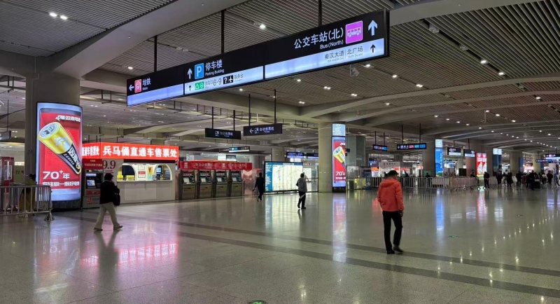 西安北站广告-出站通道图腾灯箱