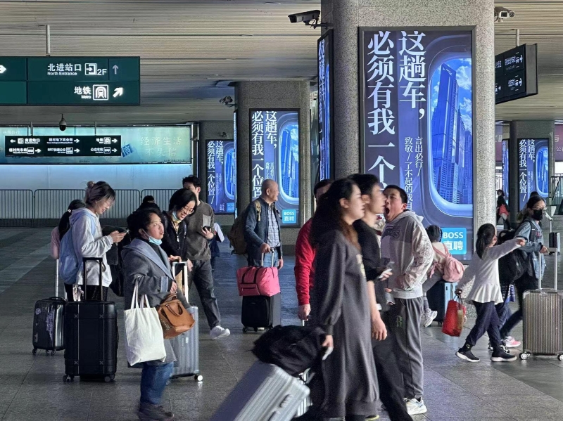 厦门站广告-出站层包柱灯箱