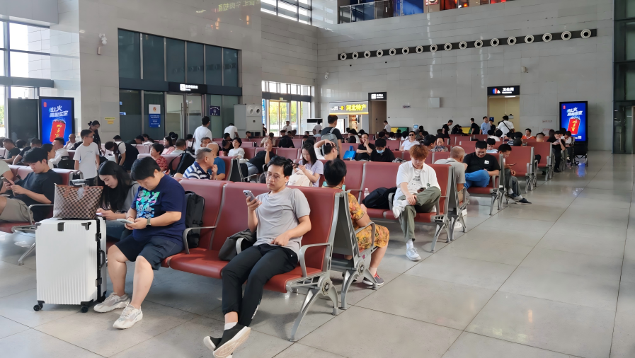 Синтай (станция метро)-Наборы для самостоятельной щетки зала ожидания