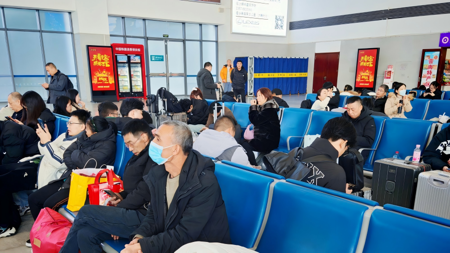 Реклама Северного вокзала.-Наборы для самостоятельной щетки зала ожидания