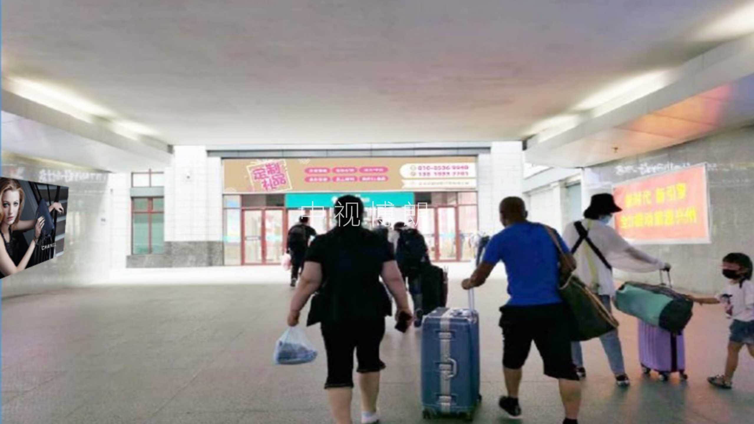 Реклама на вокзале Янцзы-Выездная перемычка, световой ящик 1.