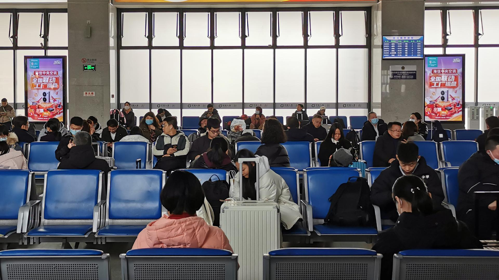 烟台南站广告-进站候车室独立刷屏套装