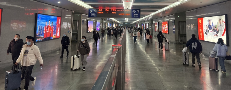 义乌站广告-进出站通道墙面灯箱