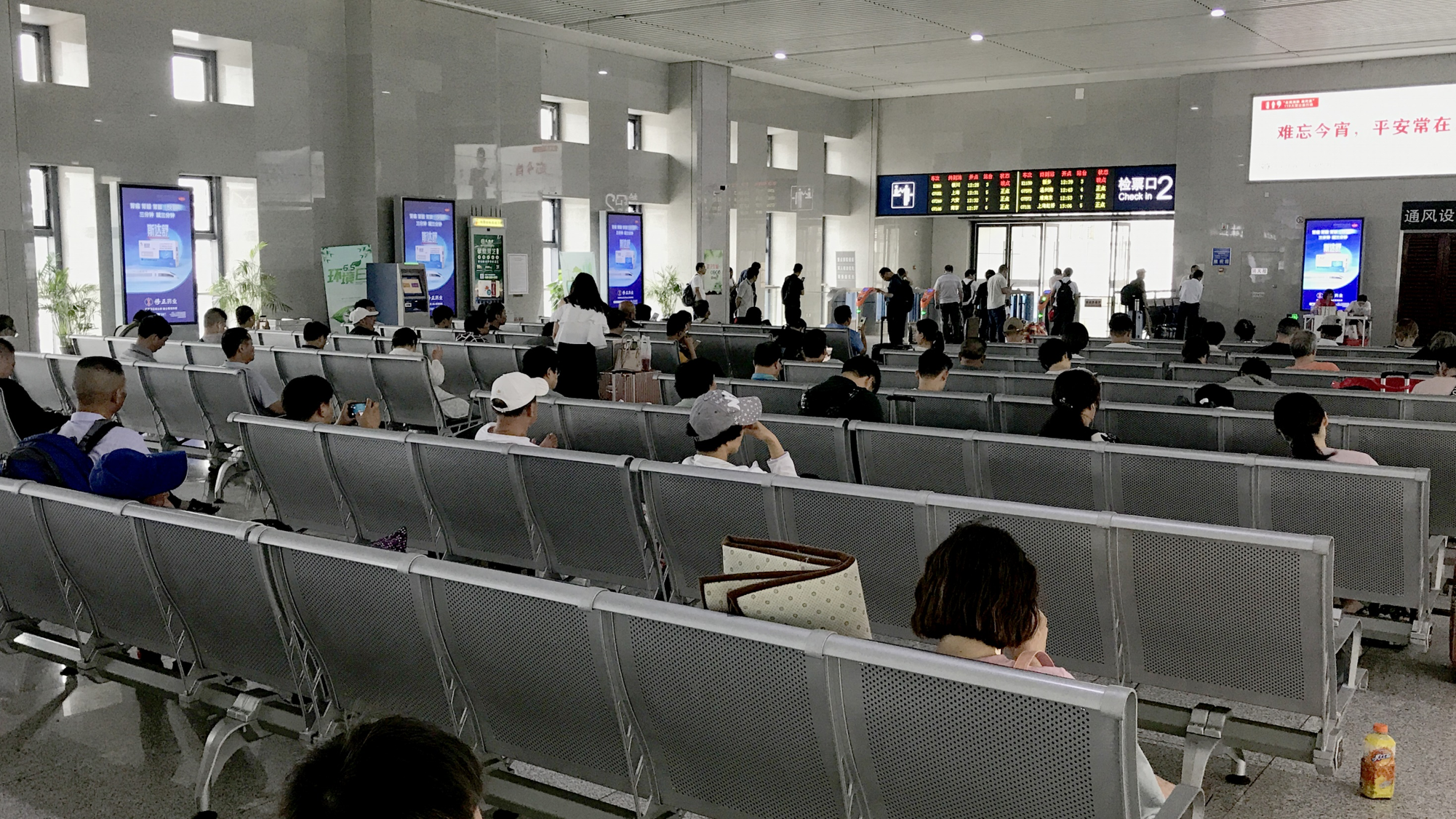 镇江站广告-候车厅独立刷屏套装