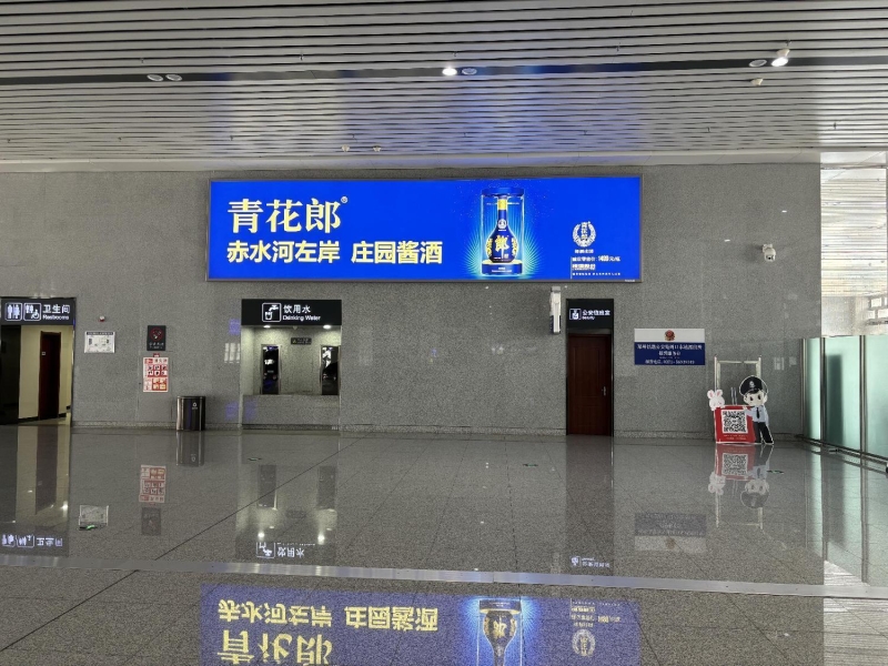 周口东站-进站二层候车厅灯箱4