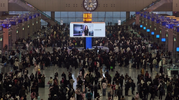 Реклама Восточного вокзала.-Набор светодиодных экранов для центральной стойки обслуживания в зале ожидания