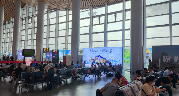 安庆机场广告-出发候机厅走廊灯箱套装