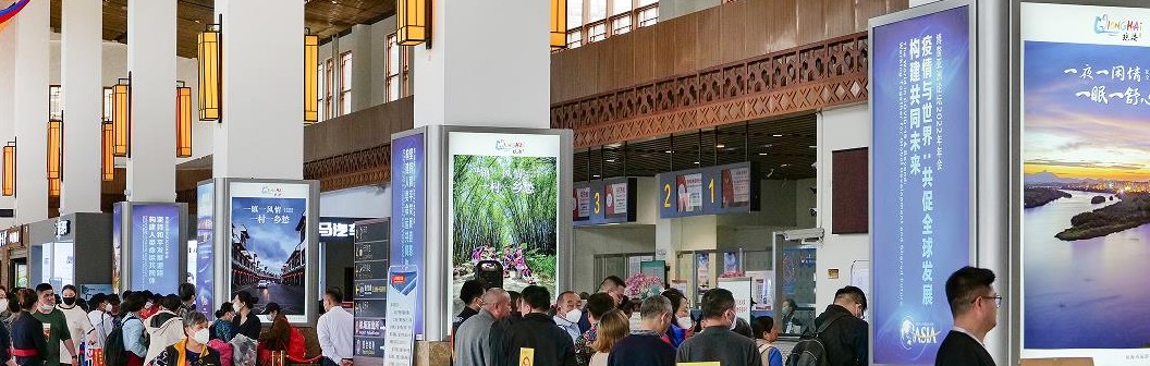 机场广告-F1国内值机厅包柱灯箱套装