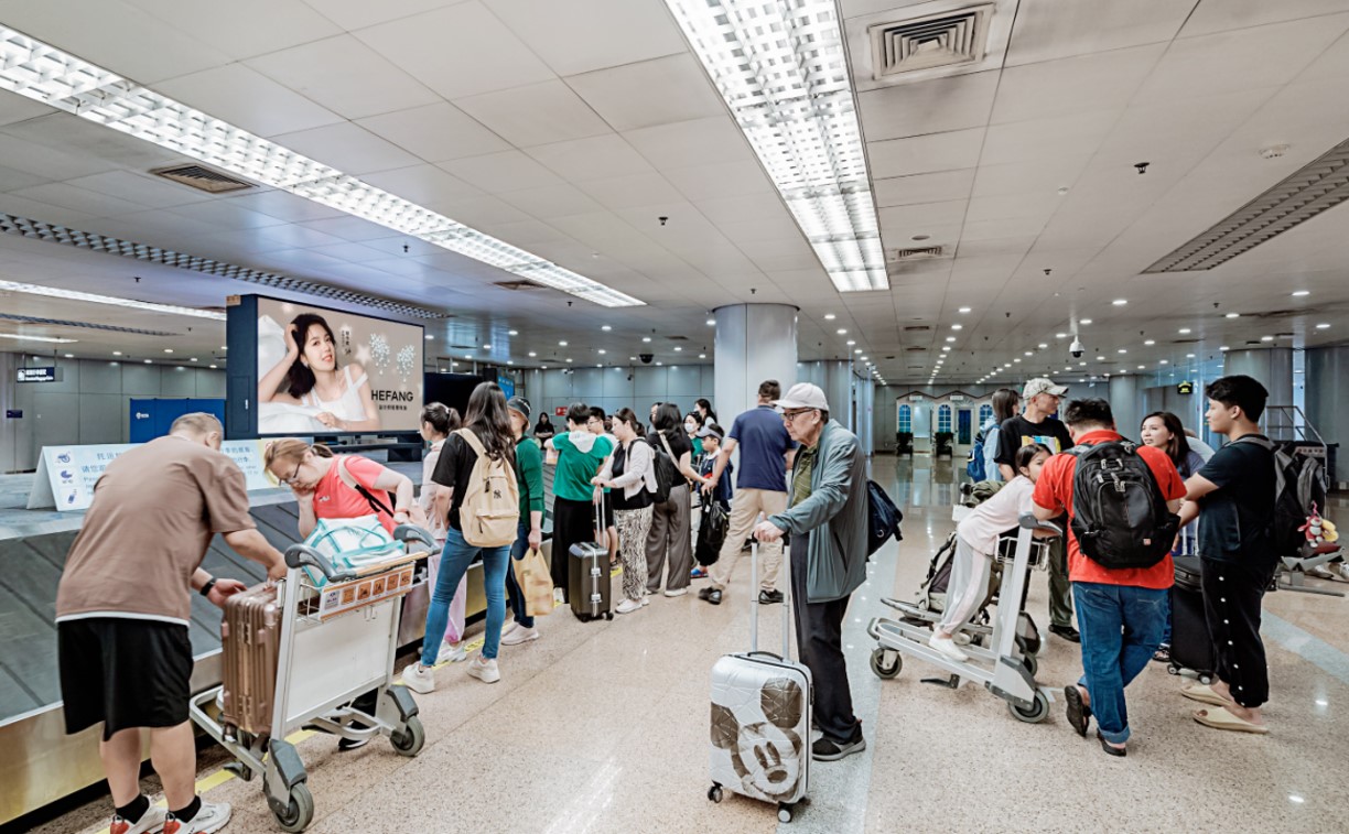 北京首都机场广告-T2国内到达行李厅LED屏套装1