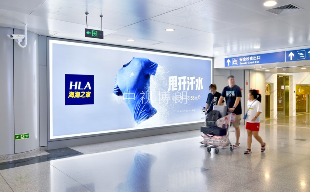 北京首都机场广告-T2国内出发东侧走廊灯箱D017