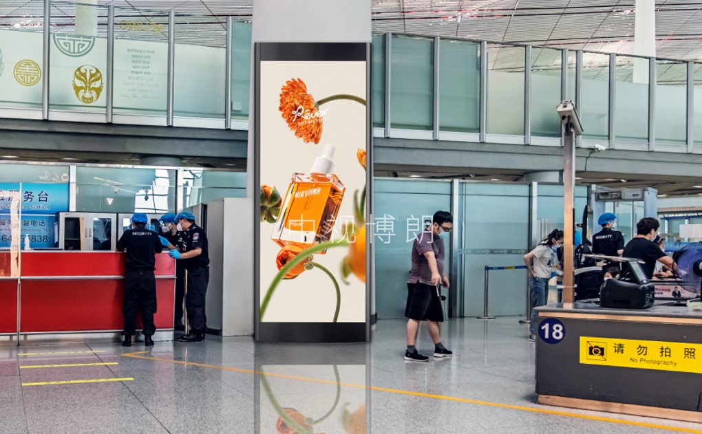 北京首都机场广告-T3国内安检后图腾灯箱套装