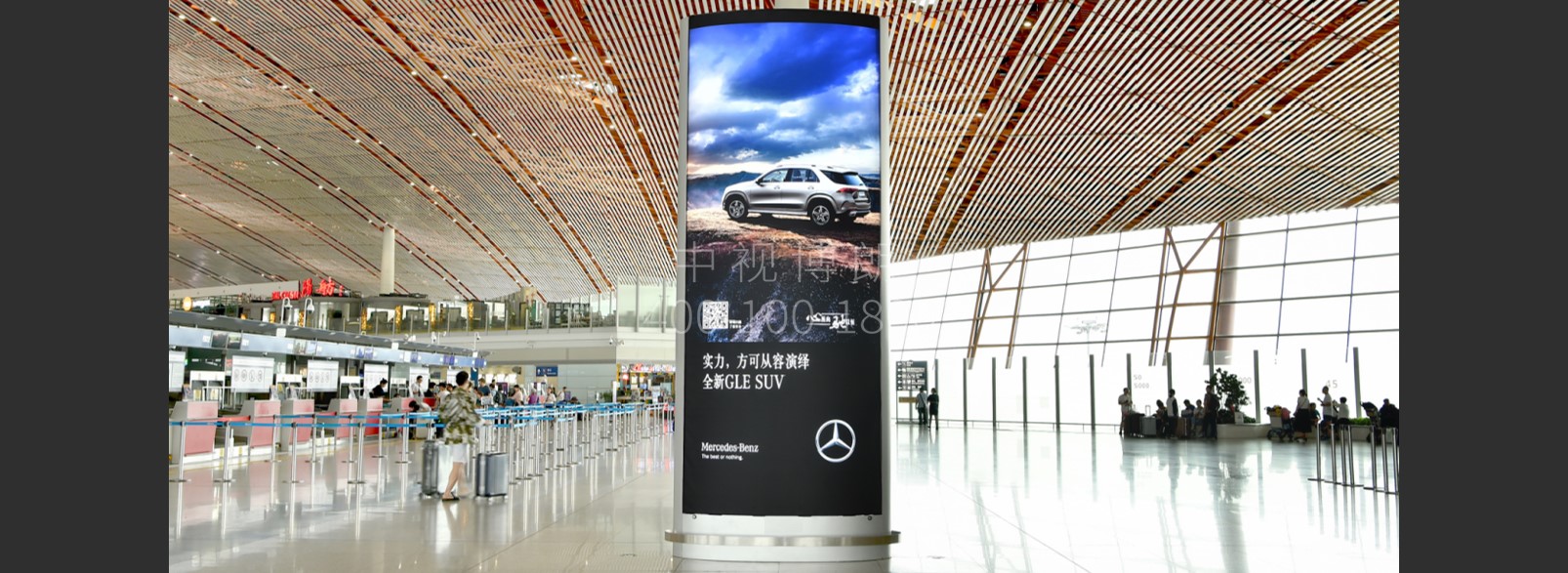 北京首都机场广告-T3国际出发大厅图腾灯箱1