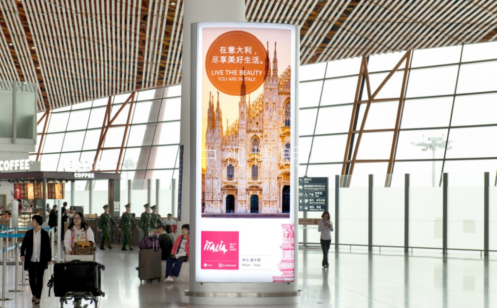 北京首都机场广告-T3出发大厅图腾灯箱J008