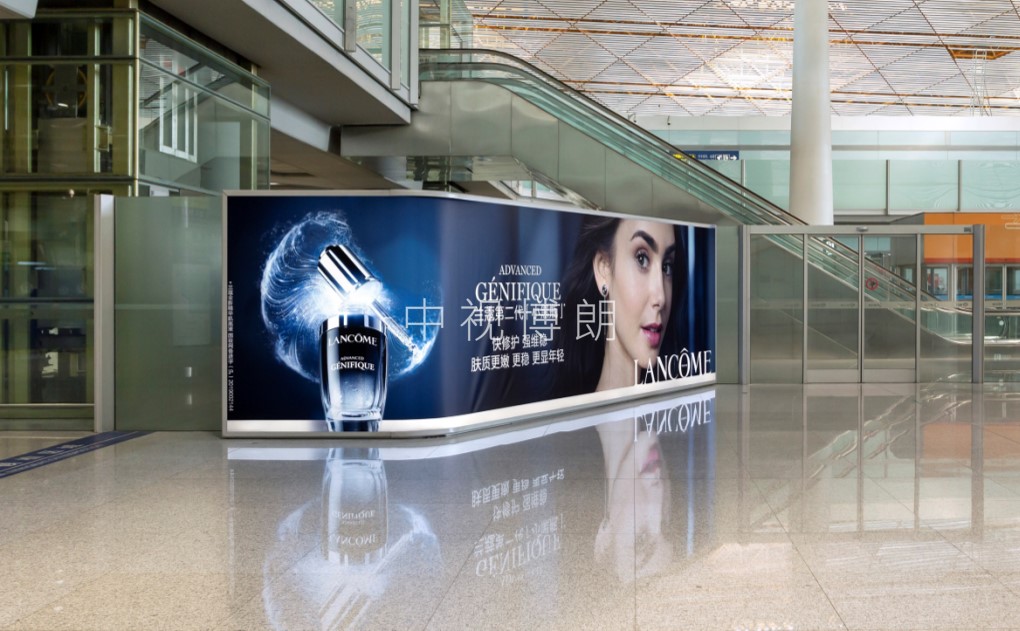 北京首都机场广告-T3国际出发捷运站台异形灯箱