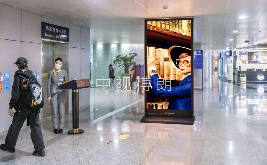 北京首都机场广告-T2国内出发通廊刷屏L007