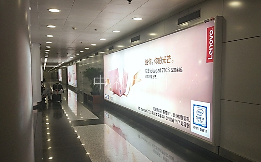 北京首都机场广告-T2国际出发值机厅灯箱套装