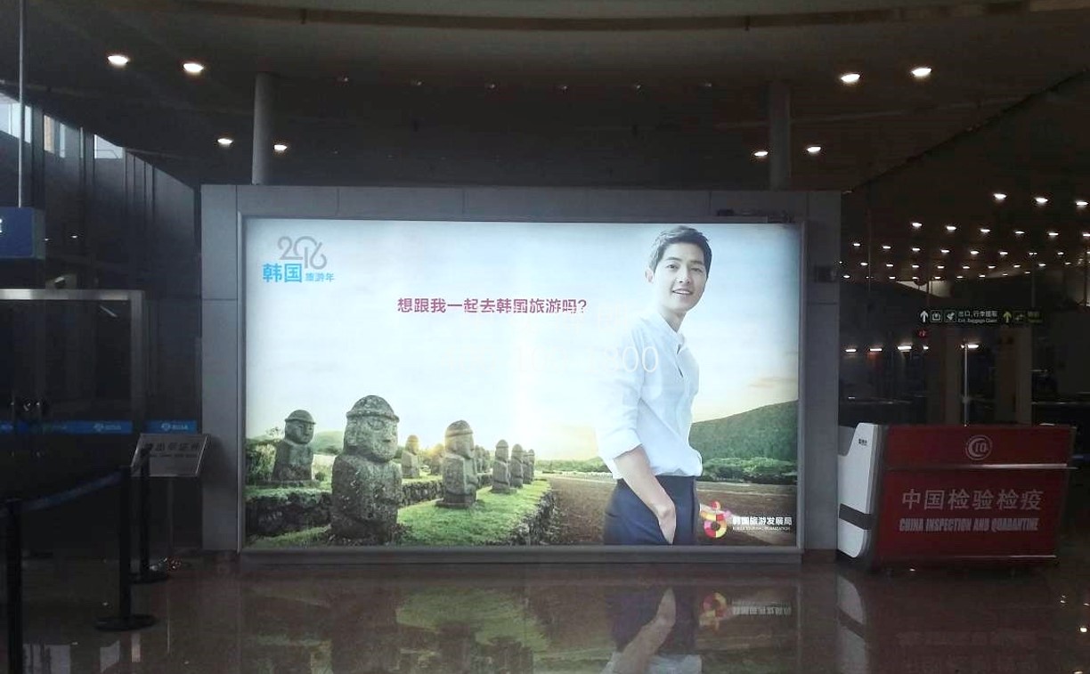 北京首都机场广告-T2国际到达通廊灯箱D170