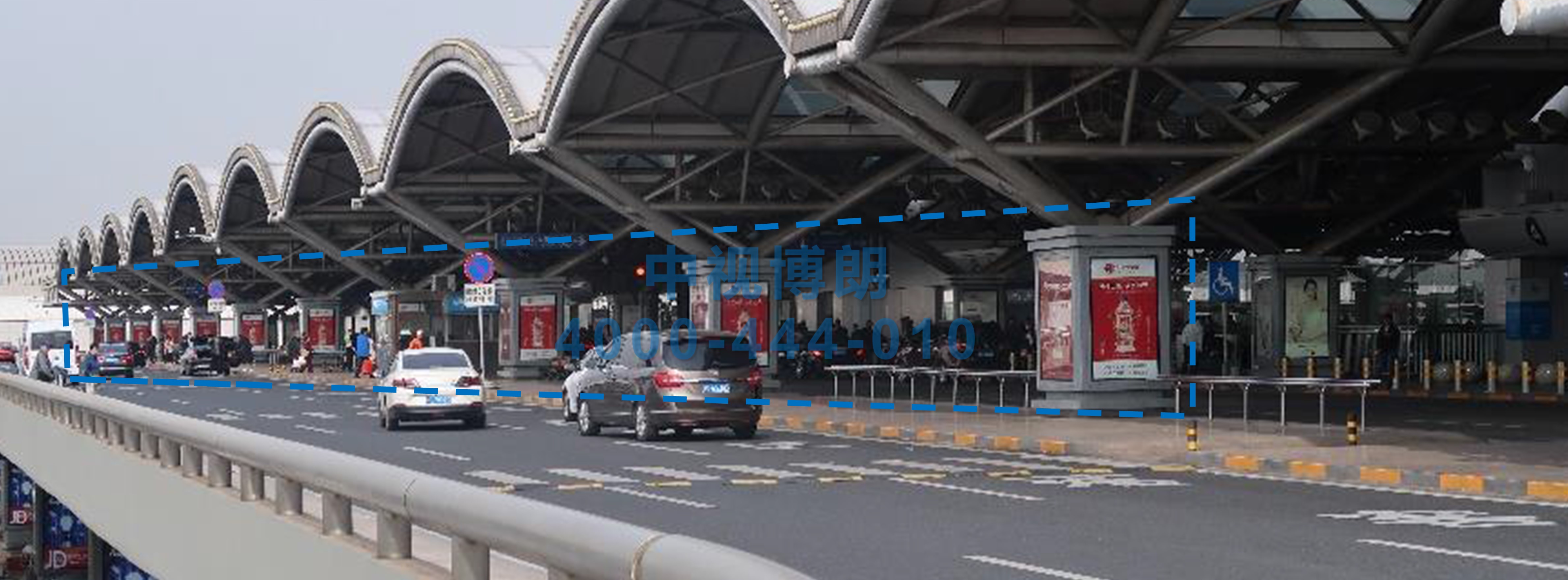 北京首都机场广告-T2出入口13座联排包柱灯箱