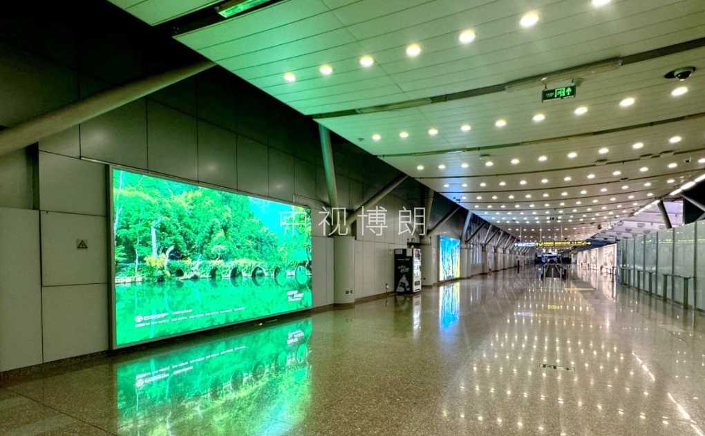首都机场国际走廊广告