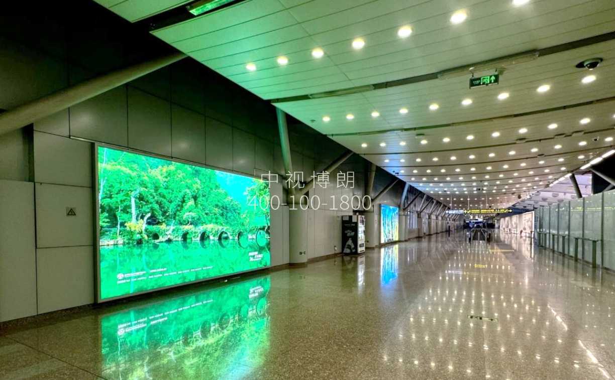 北京首都机场广告-T2国际到达通廊灯箱套装
