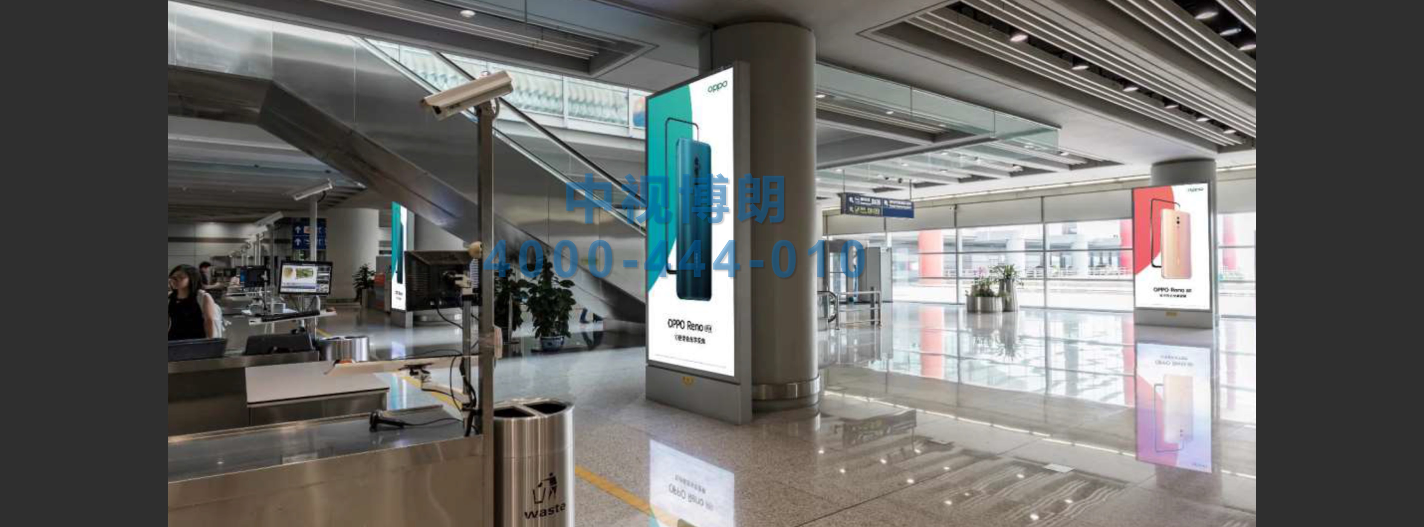北京首都机场广告-Paired Totem Pole Lightboxes After T3 Security Check 03-04