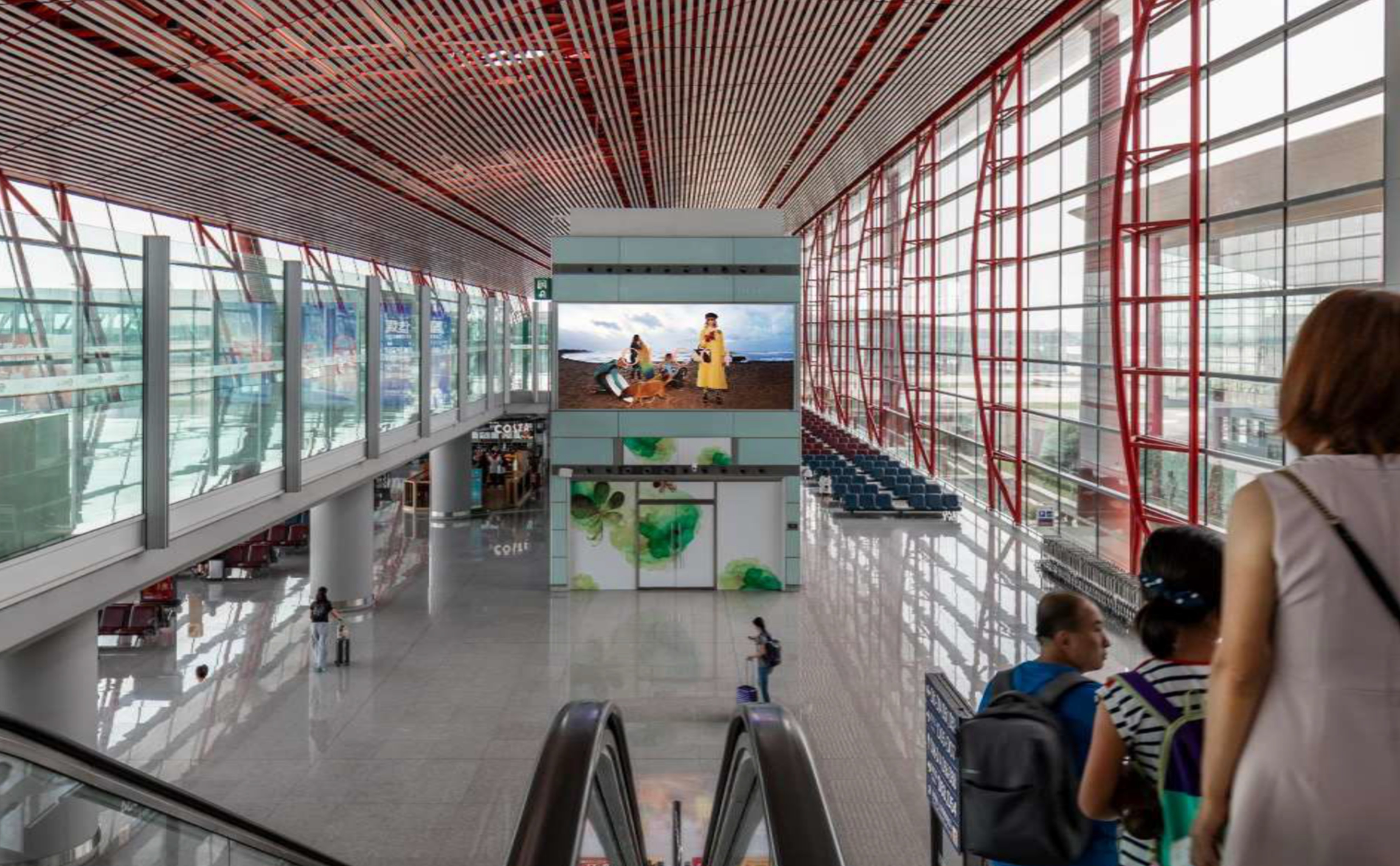 首都机场T3D扶梯口广告