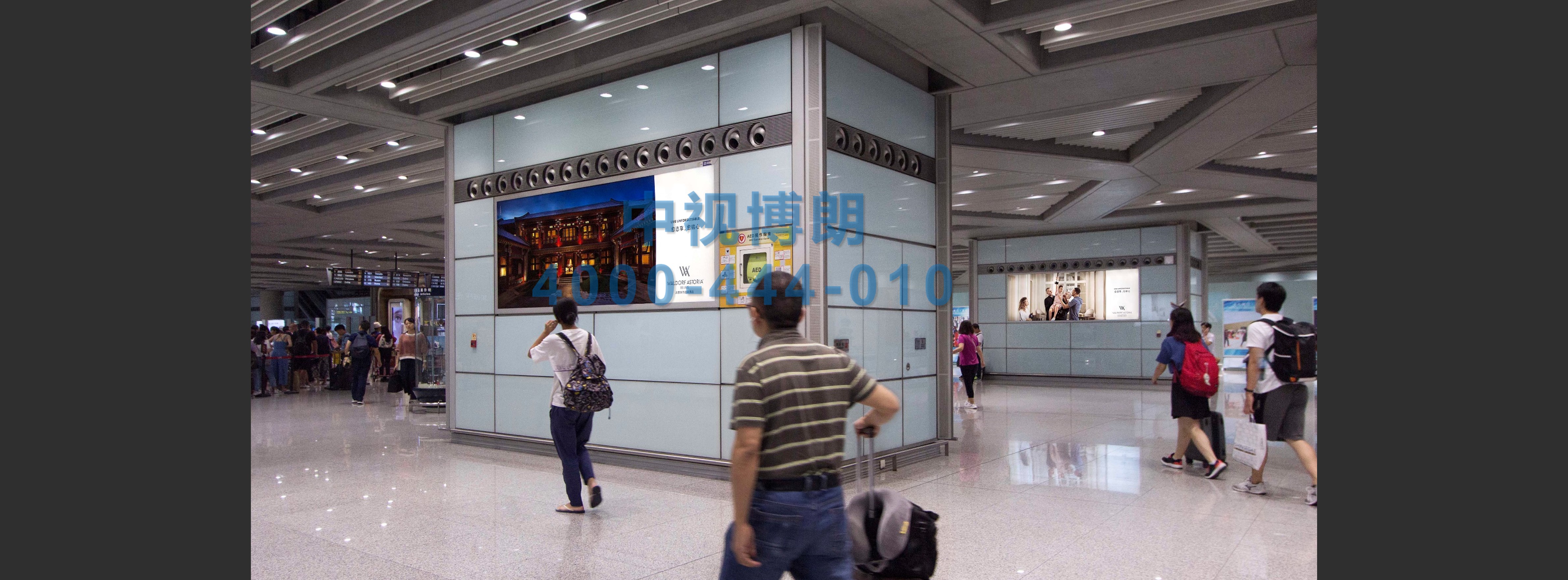 北京首都机场广告-T3国际到达人群聚集处联排灯箱