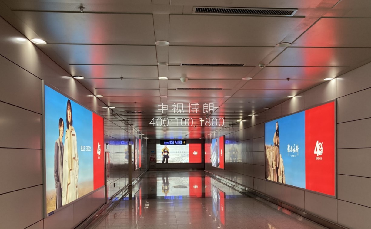 包头机场广告广告-到达通廊东侧灯箱2