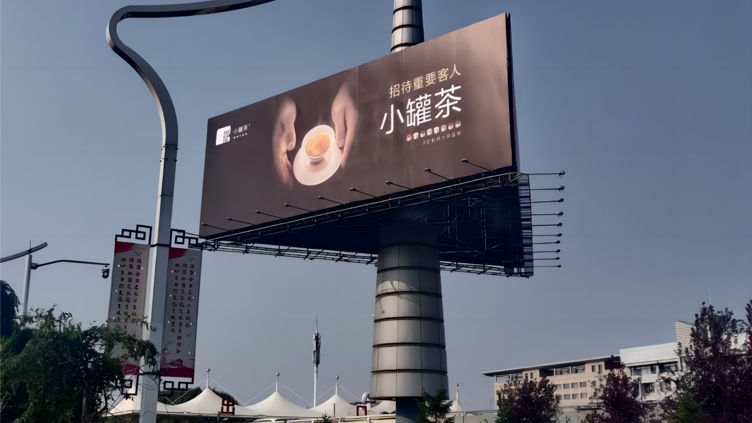 长春龙嘉机场广告-机场路立交桥高立柱G001