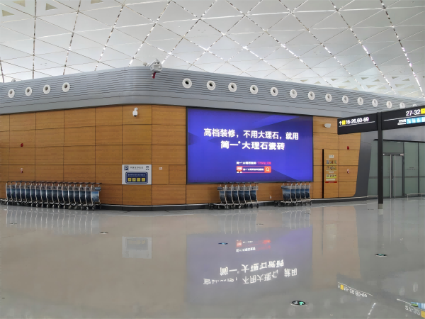 长春机场广告-出发安检后墙面灯箱D005