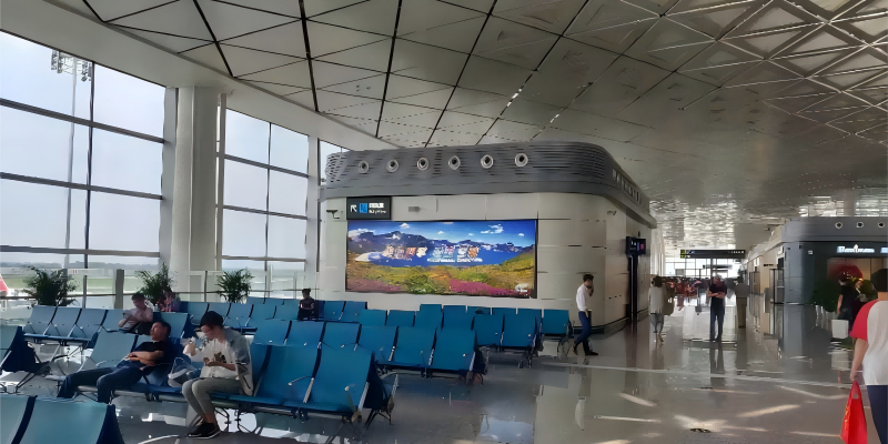 长春龙嘉机场广告-出发候机厅墙体灯箱D001