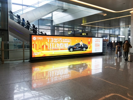 长春龙嘉机场广告-到达迎客厅落地灯箱D014