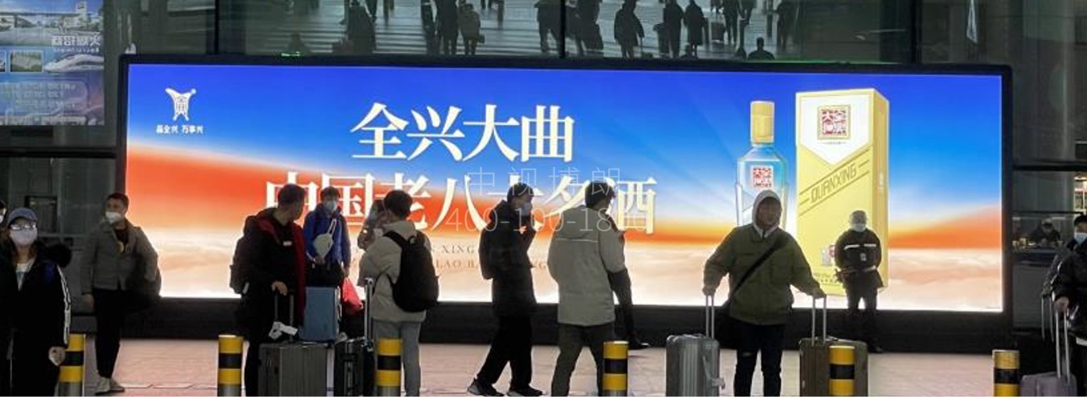 成都双流机场广告-国内到达A/B出口落地灯箱